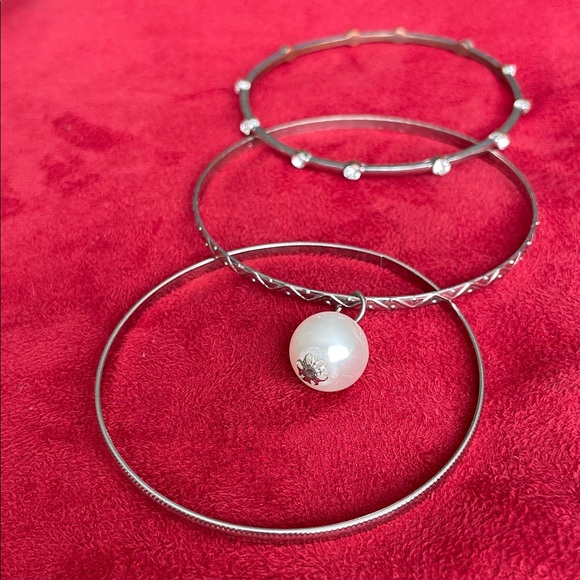 Fashion Jewelry Silver 3 Bracelet & Earrings - Picture 7 of 8